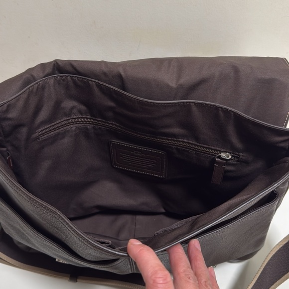 COACH HERITAGE WEB LEATHER
MESSENGER F70556 - Picture 4 of 8